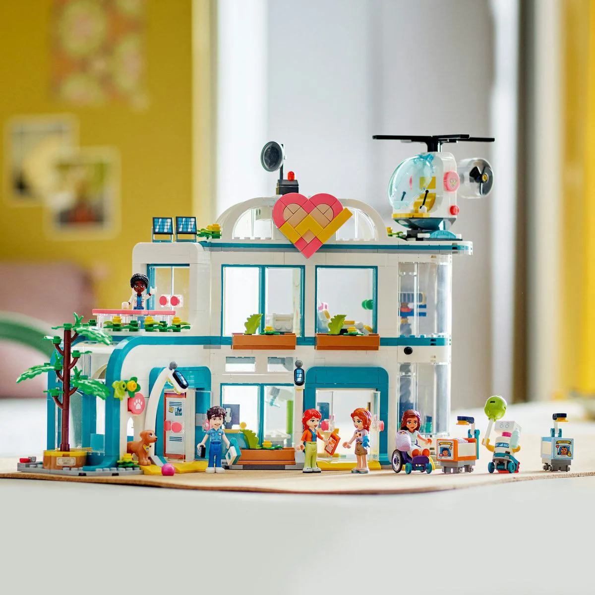Конструктор LEGO Friends Городская больница Хартлейк, 1045 эл. foto