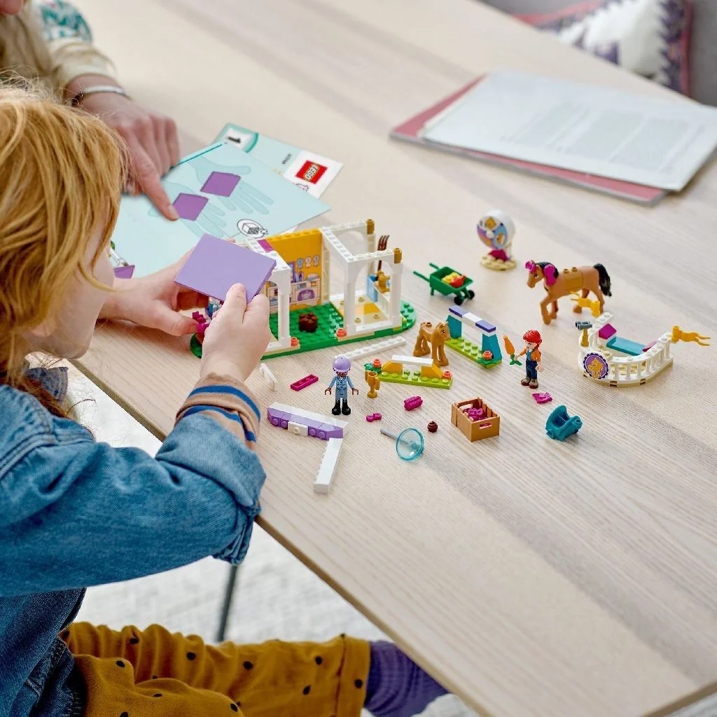 Set de constructie LEGO Friends Dresaj pentru cai, 134 el. foto