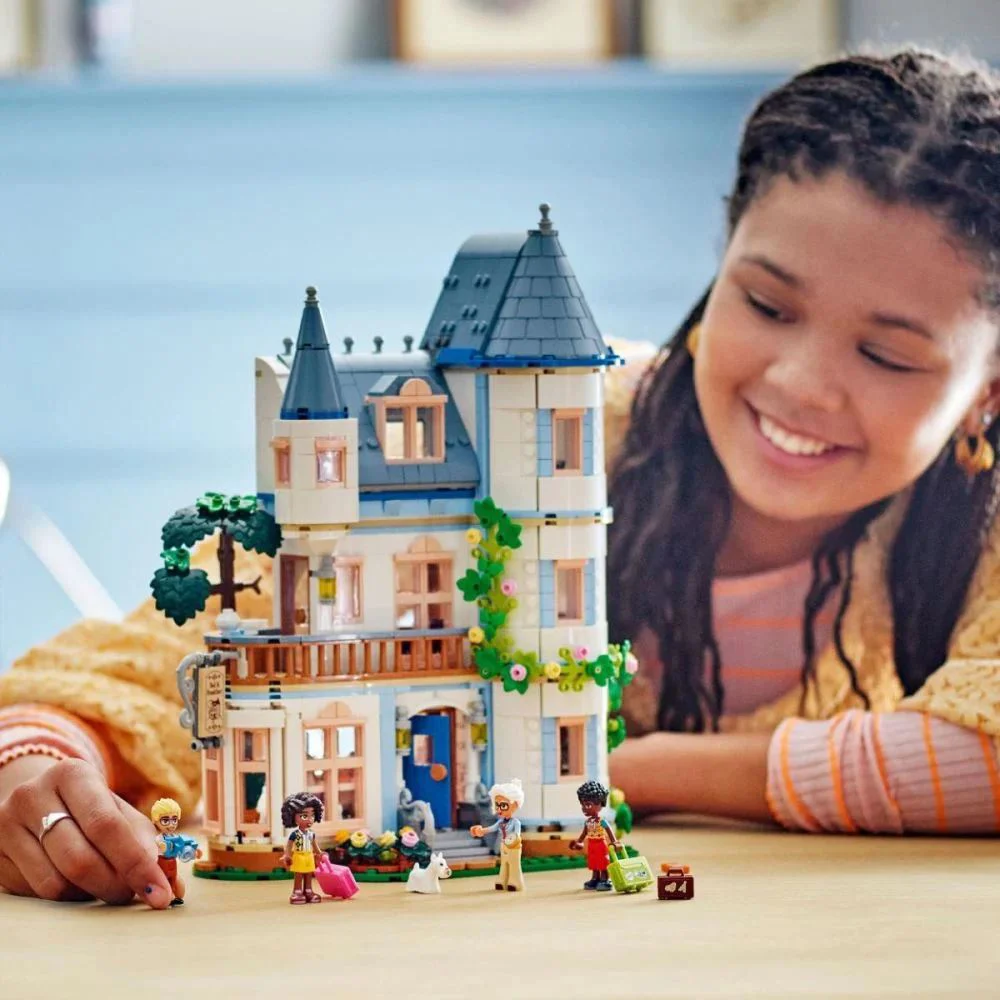 Конструктор LEGO Friends Замок-гостиница, 1311 эл.