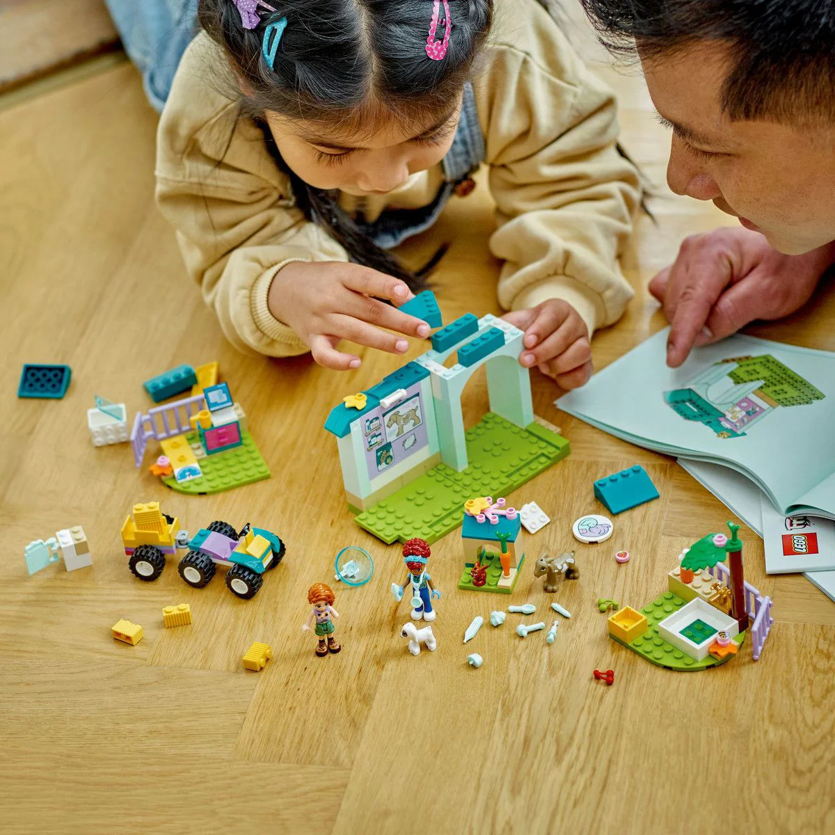 Set de constructie LEGO Friends Clinica veterinara pentru animale de ferma, 161 el. foto