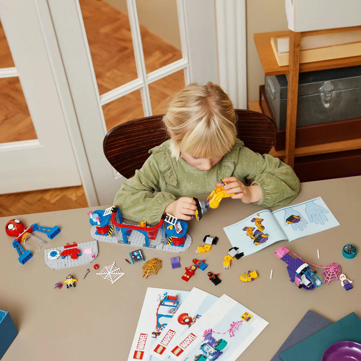 Set de constructie LEGO Marvel Cartierul general al echipei lui Spidey, 193 el. foto