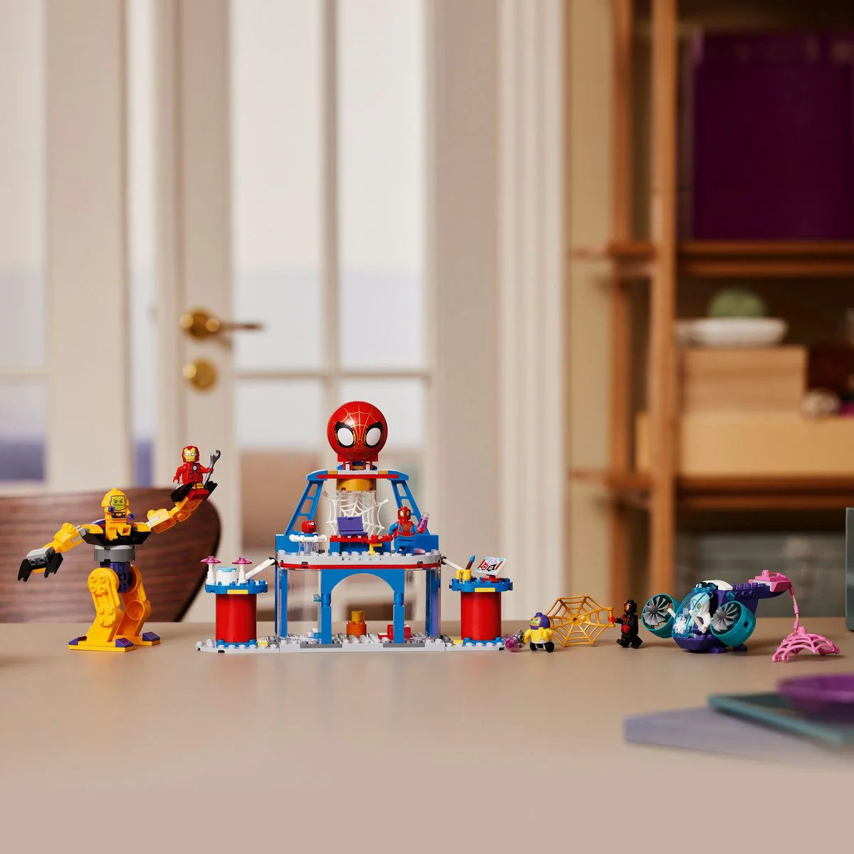 Set de constructie LEGO Marvel Cartierul general al echipei lui Spidey, 193 el. foto