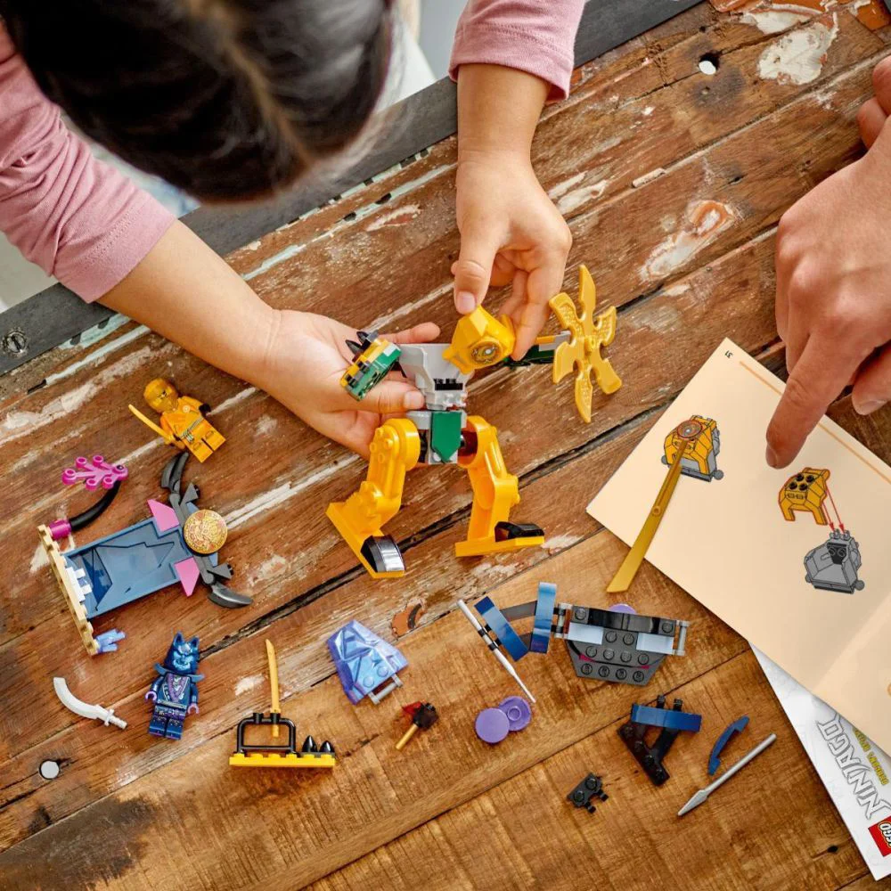 Set de constructie LEGO Ninjago Robotul de lupta al lui Arin, 104 el. foto