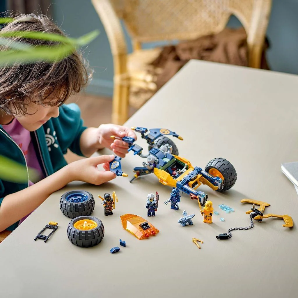 Set de constructie LEGO Ninjago Vehiculul de teren ninja al lui Arin, 267 el. foto