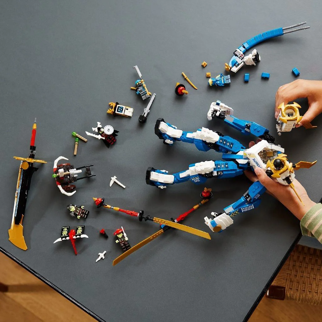 Set de constructie LEGO Ninjago Robotul Titan al lui Jay, 794 el. foto