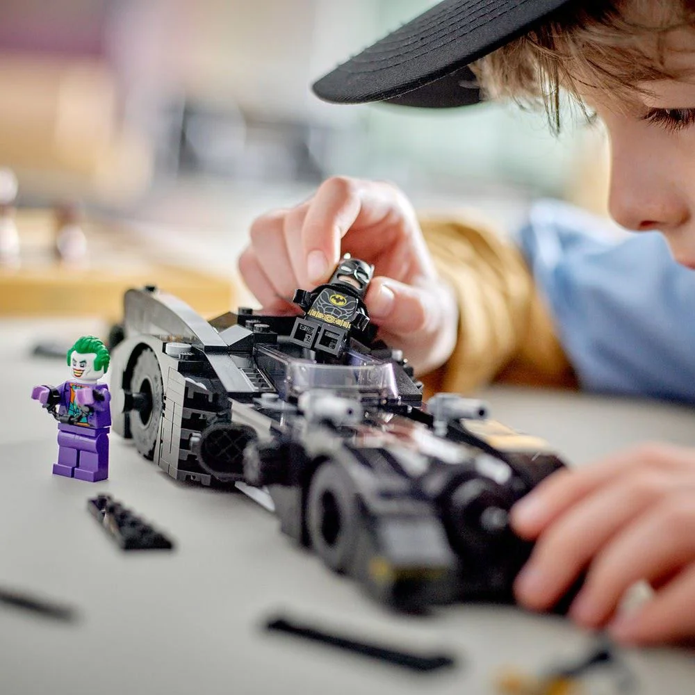 Set de constructie LEGO Super Heroes Batman pe urmele lui Joker, 438 el. foto