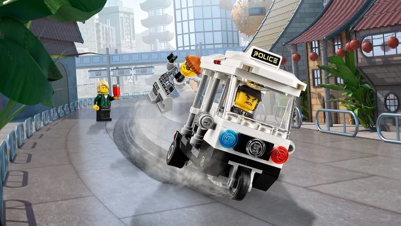 LEGO Ninjago - Ограбление киоска в НИНДЗЯГО Сити foto