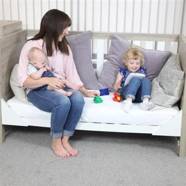 Деревянная кроватка 3 в 1 Tutti Bambini Modena White &amp; Oak