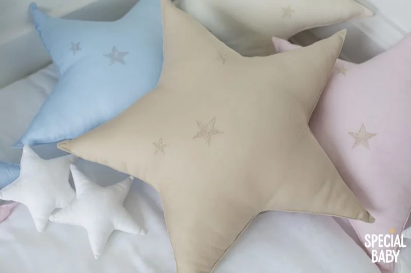 Perna decorativa Specialbaby Stea cu broderie