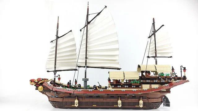 LEGO Ninjago - Летающий корабль Мастера Ву foto