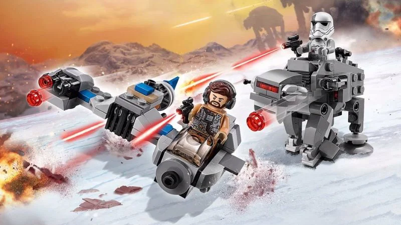 LEGO Star Wars - Бой пехотинцев Первого Ордена против спидера на лыжах foto