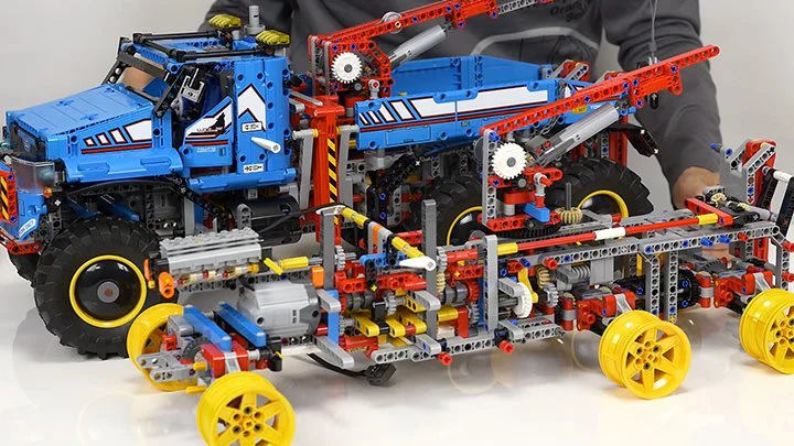 LEGO Technic - 6x6 All Terrain Tow Truck foto