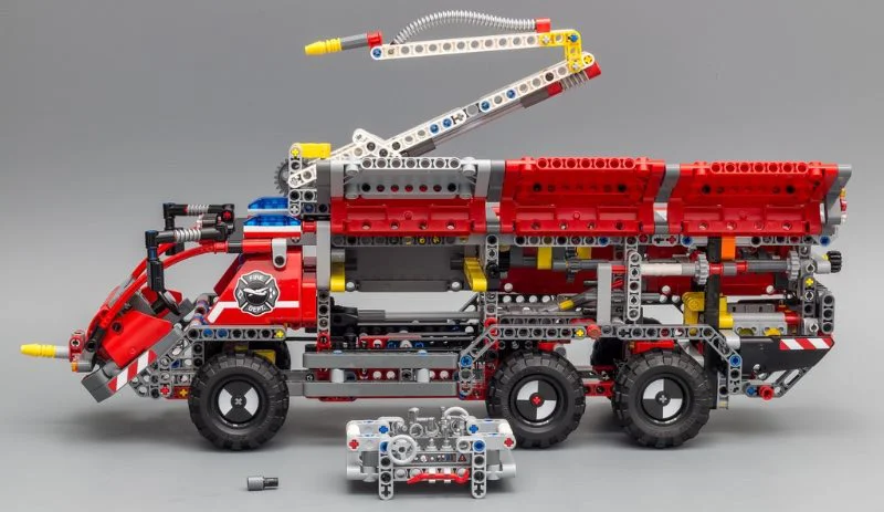 LEGO Technic - Автомобиль спасательной службы foto