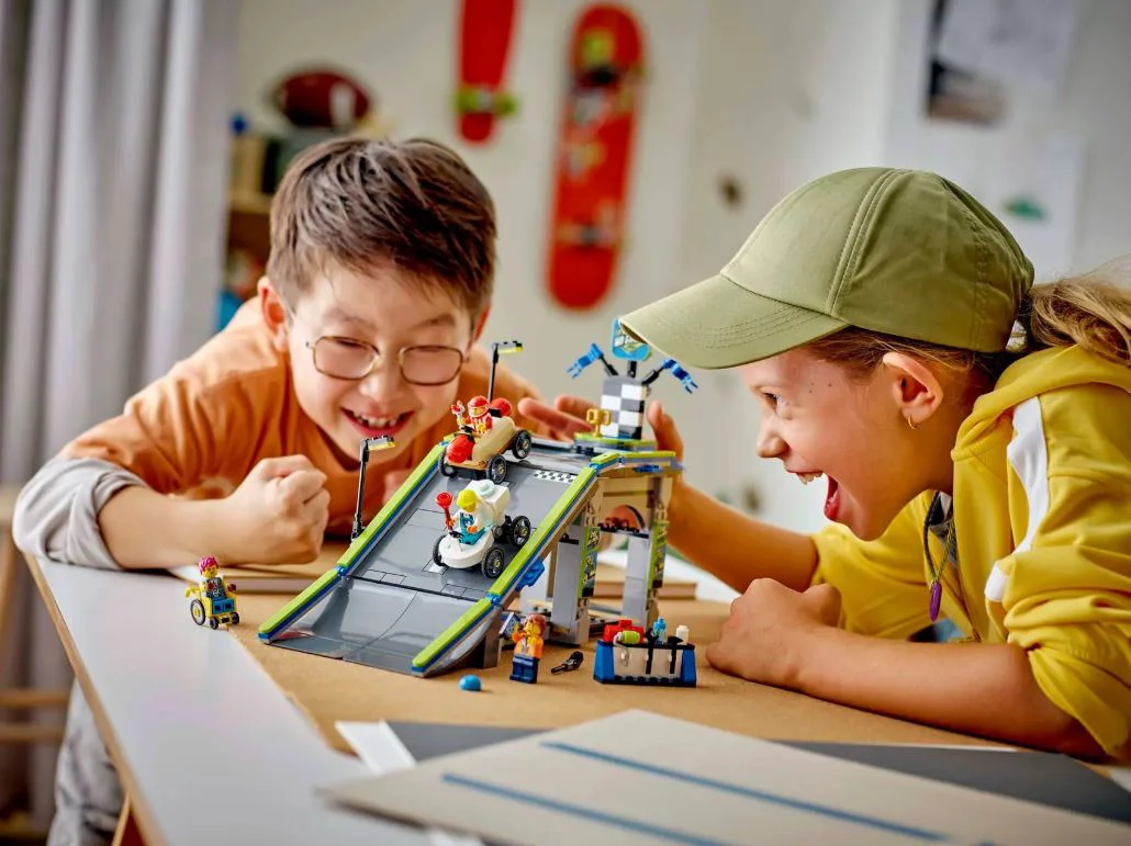 LEGO City - No Limits: Pista de curse cu rampa foto