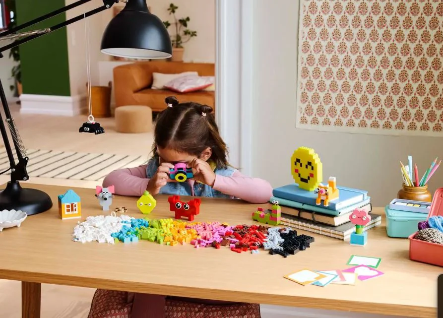 LEGO Classic - Cutia creativa a fericirii foto