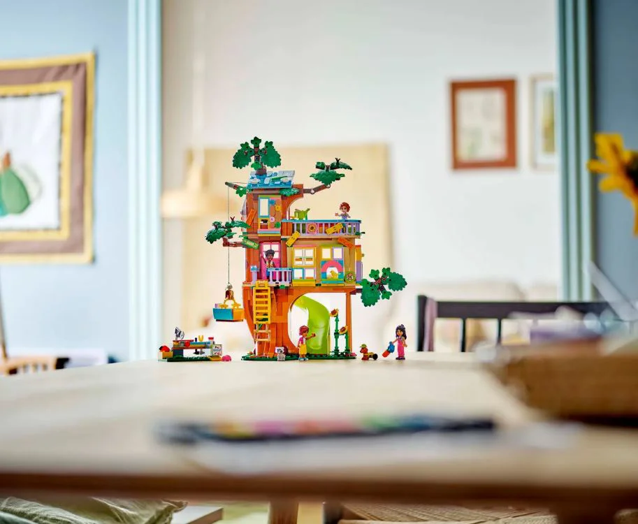 LEGO Friends - Momente cu prietenii la casa din copac