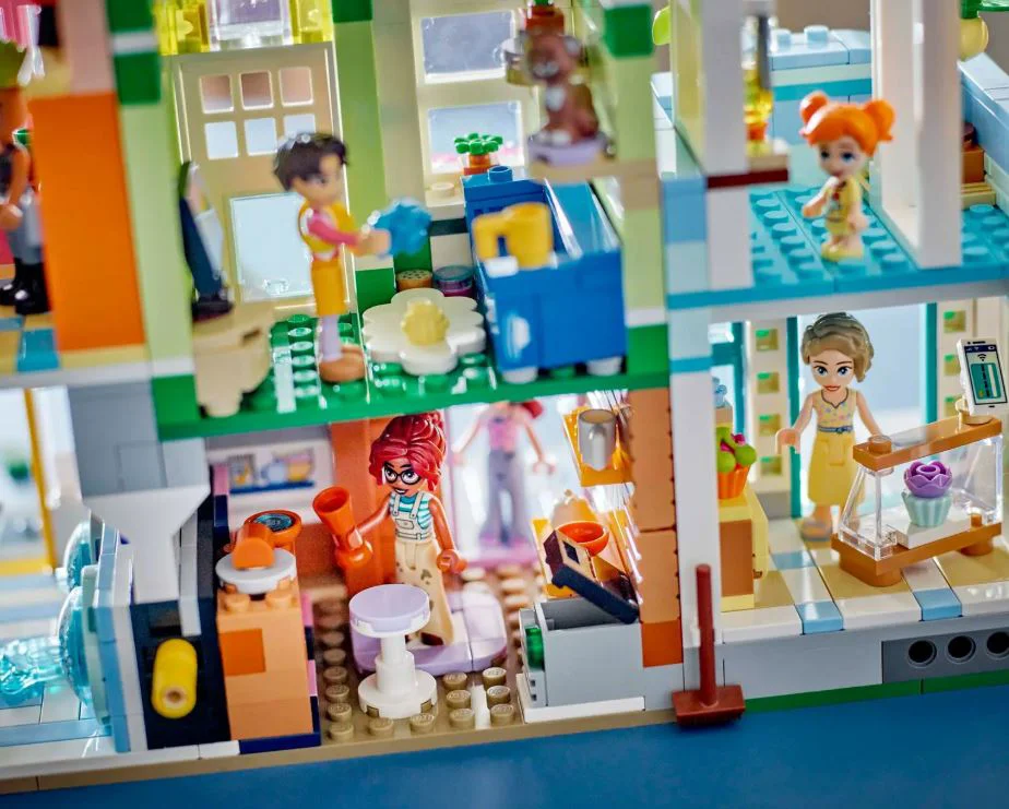 LEGO Friends - Apartamente si magazine in orasul Heartlake foto