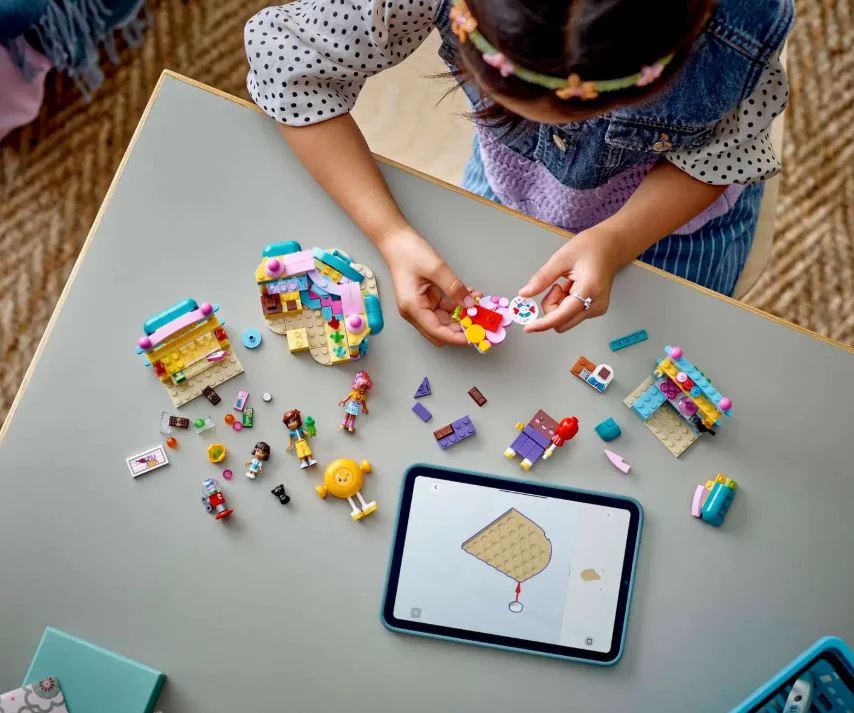 LEGO Friends - Магазин сладостей в городе Хартлейк foto