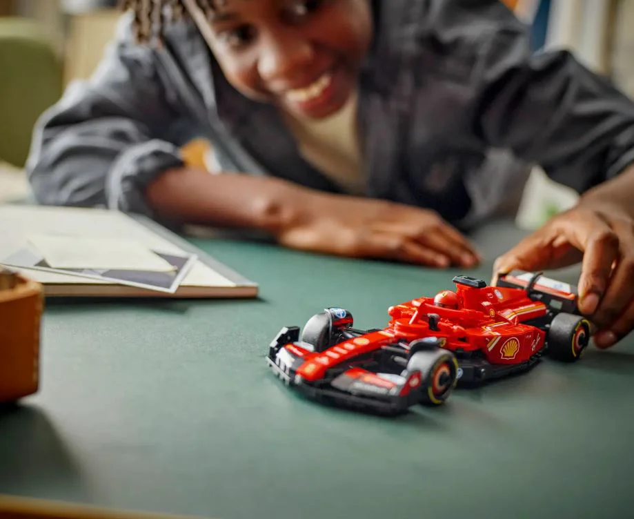 LEGO Speed Champions - Ferrari SF-24 F1 Race Car foto