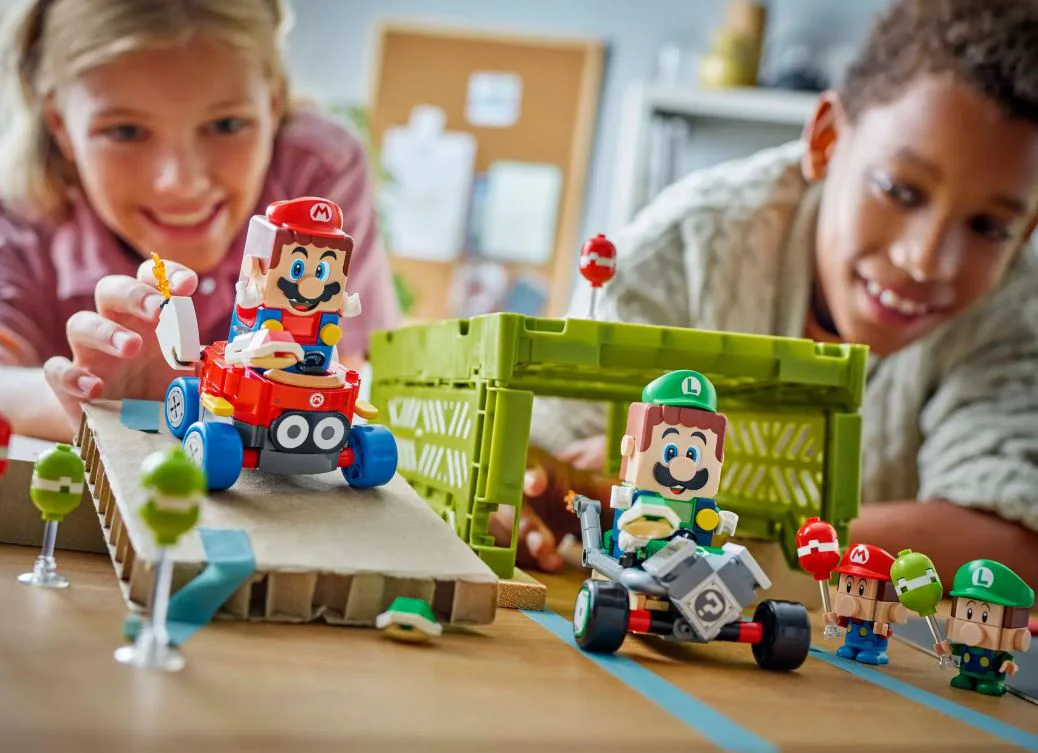 LEGO Super Mario - Mario Kart - Baby Mario против Baby Luigi foto