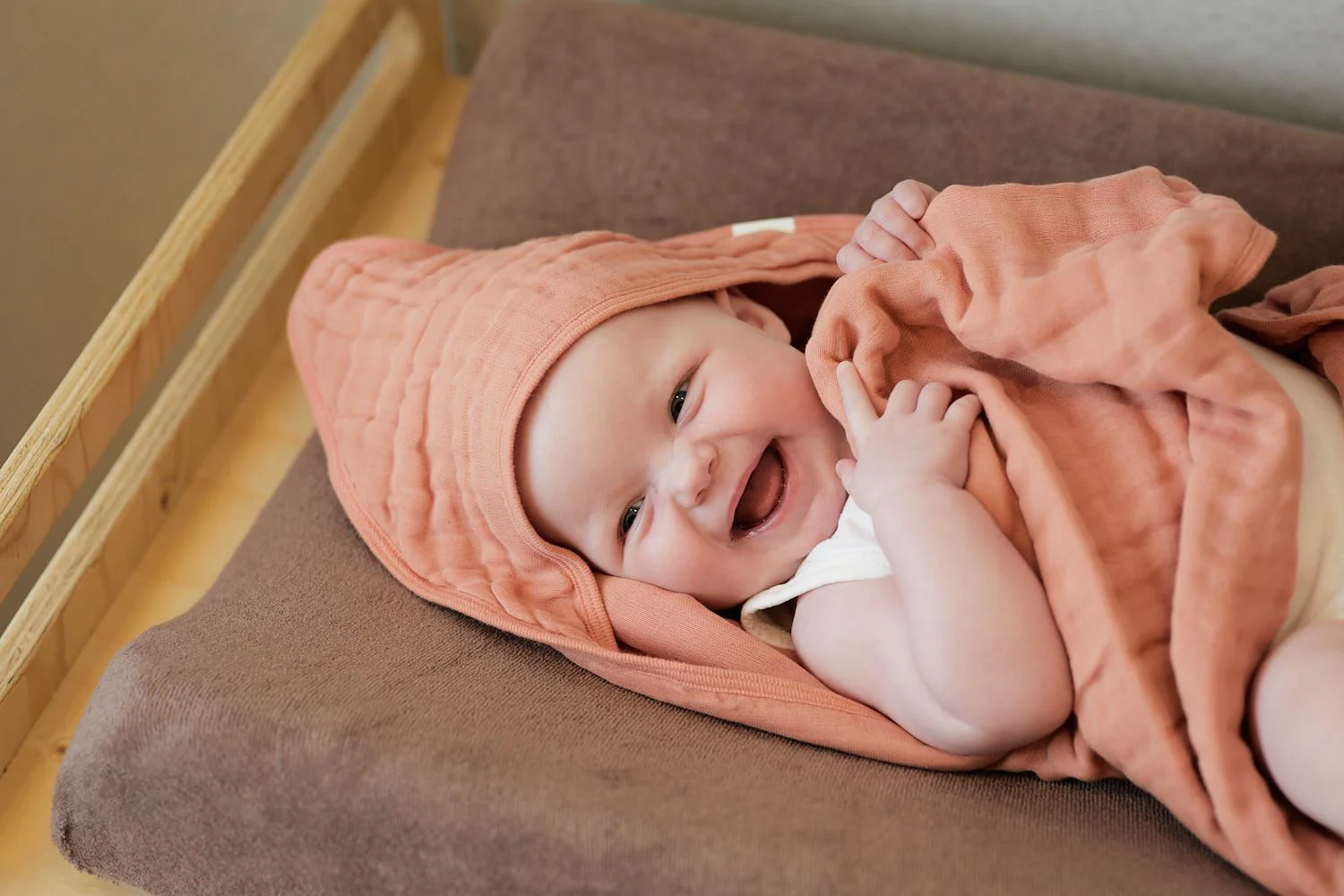 Полотенце Jollein Wrinkled Cotton Rosewood с капюшоном, 75x75 см