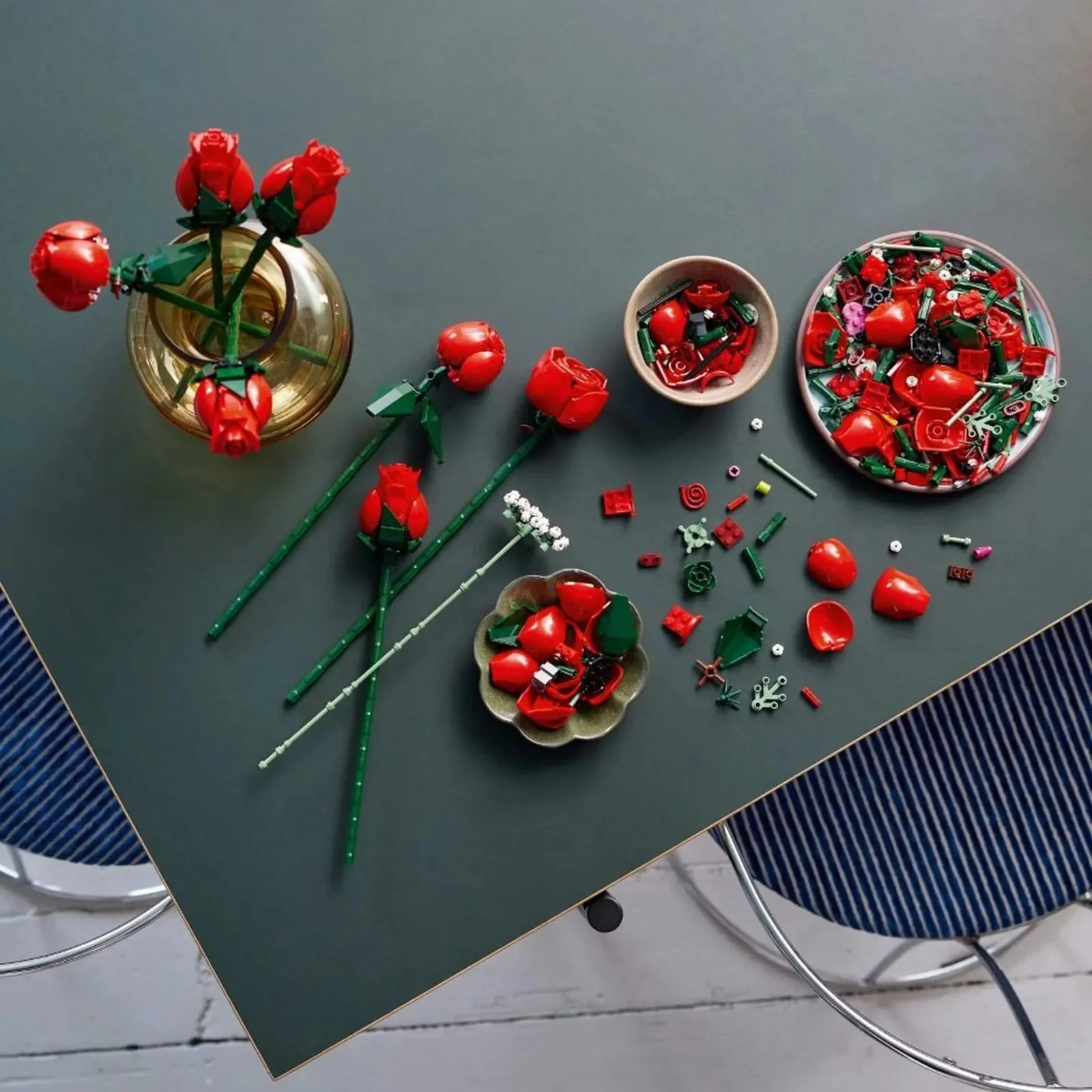 Строительный набор LEGO Botanicals Букет роз, 822 эл.
