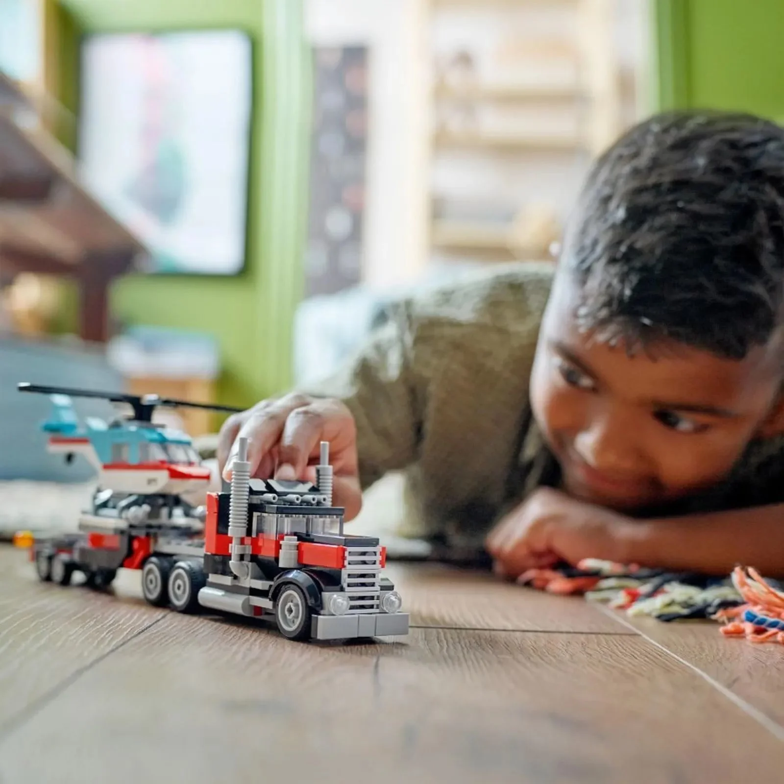 Set de constructie 3 in 1 LEGO Creator Camioneta-platforma cu elicopter, 270 el. foto