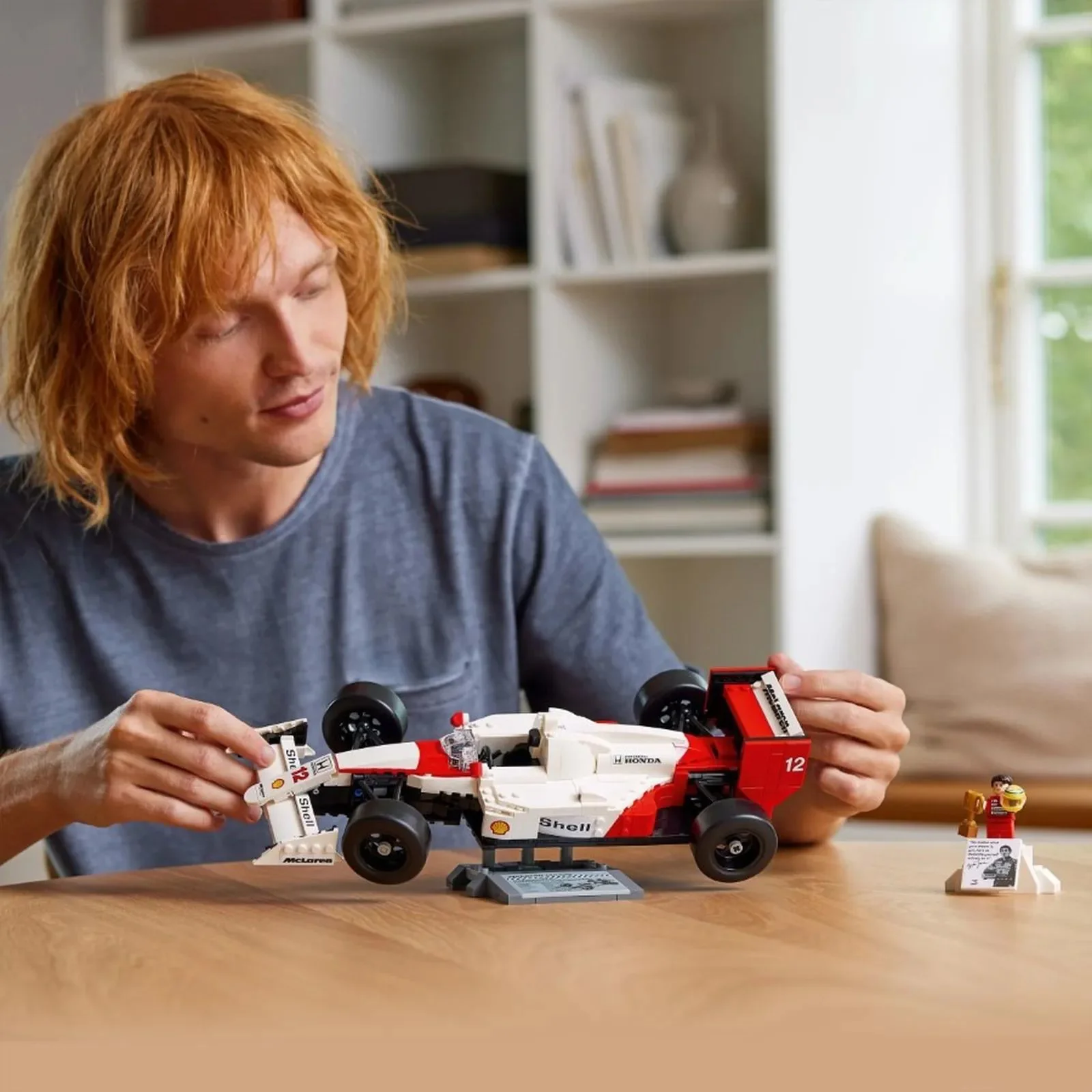 Строительный набор LEGO Icons McLaren MP4/4 и Айртон Сенна, 693 эл. foto