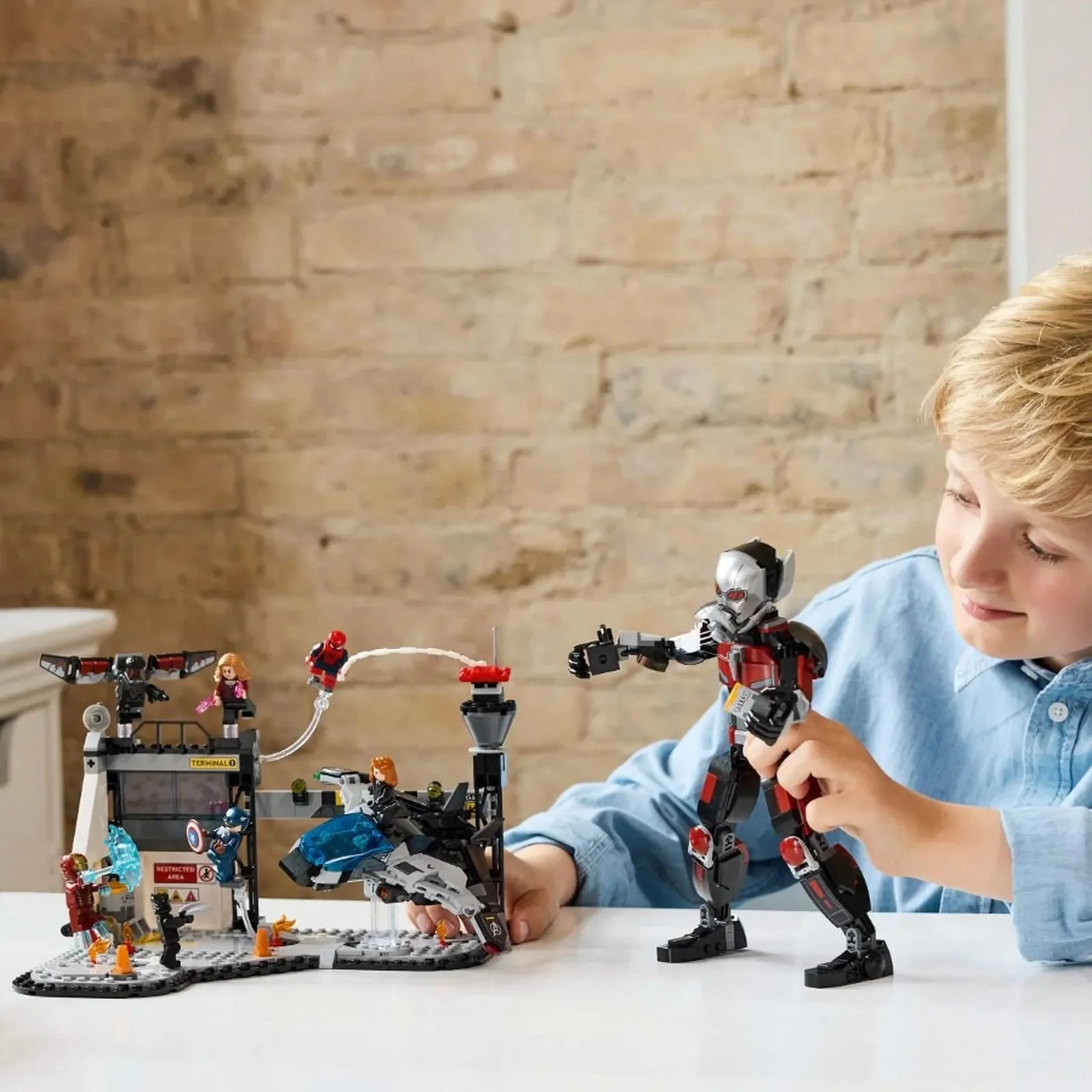 Строительный набор LEGO Marvel Полное сражение: Гражданская война, 736 эл. foto