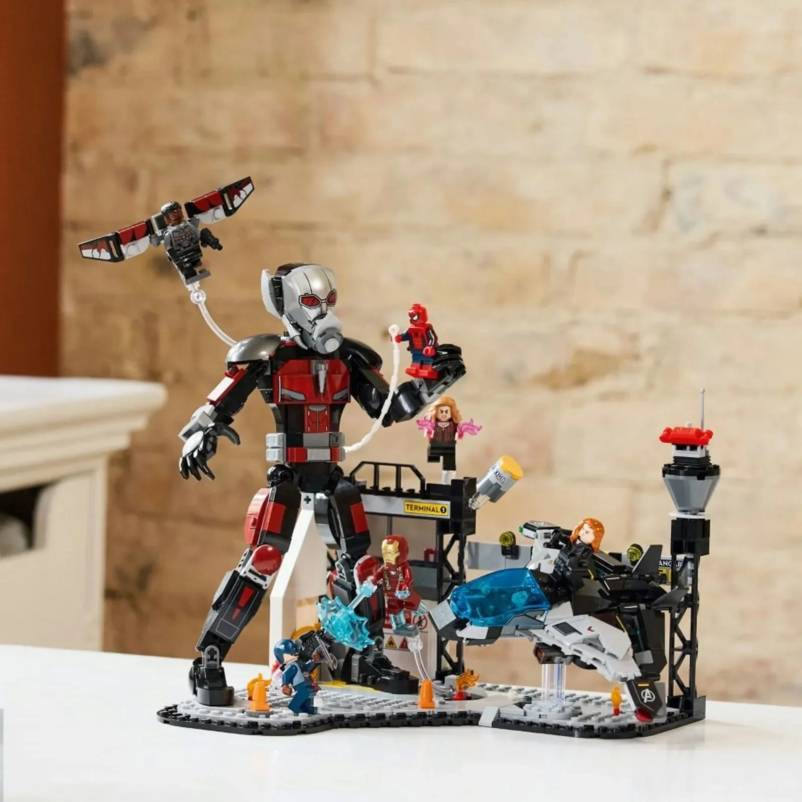 Строительный набор LEGO Marvel Полное сражение: Гражданская война, 736 эл. foto