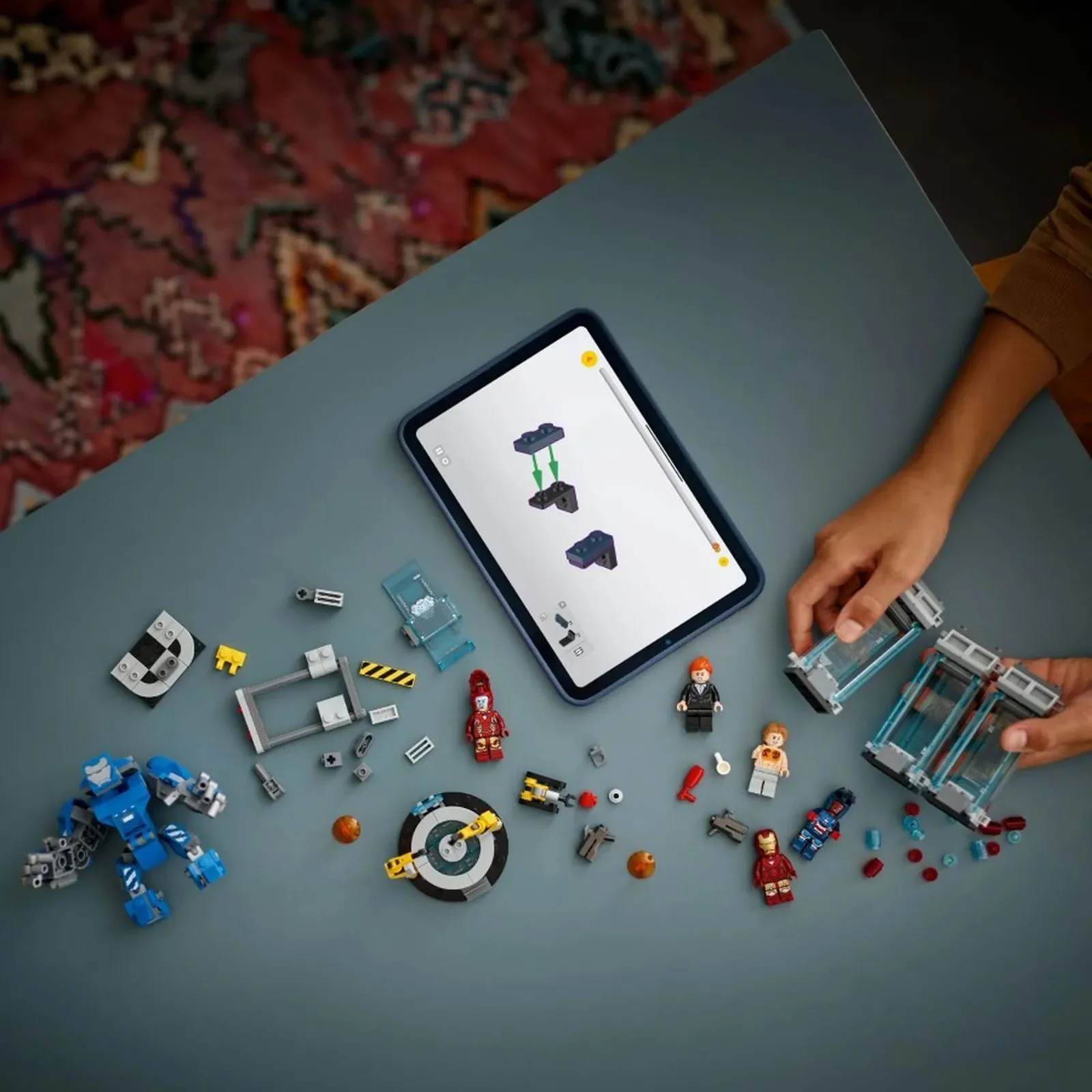 Set de constructie LEGO Marvel Laboratorul lui Iron Man: Sala armurilor, 384 el. foto