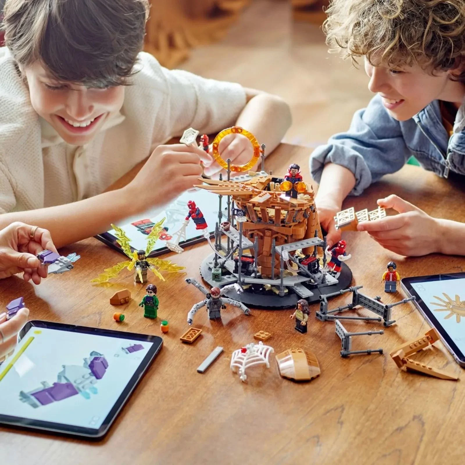 Set de constructie LEGO Marvel Lupta finala a Omului Paianjen, 900 el. foto