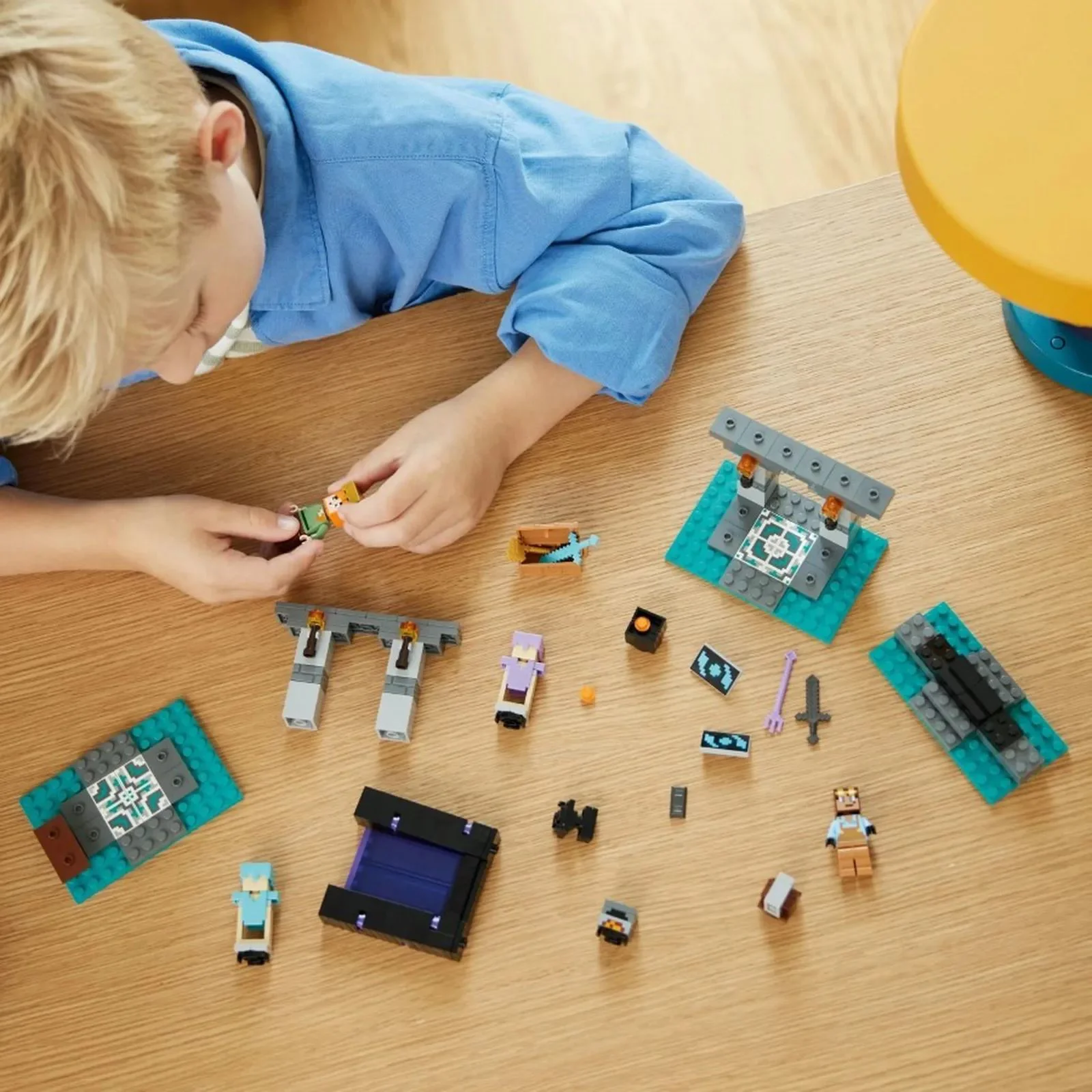 Строительный набор LEGO Minecraft Оружейная, 203 эл. foto