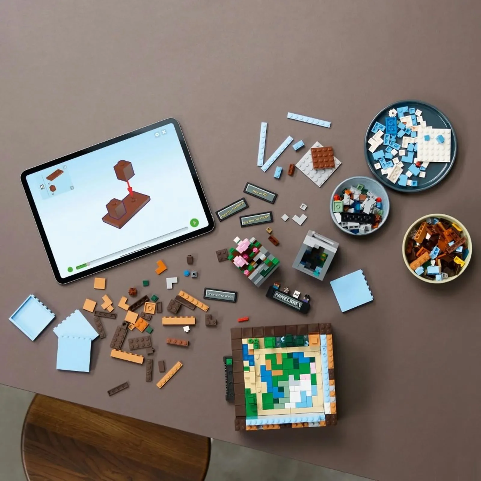 Строительный набор LEGO Minecraft Верстак, 1195 эл.