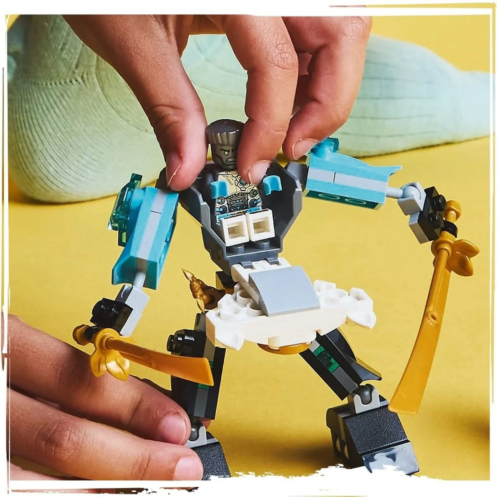 Set de constructie LEGO Ninjago Costumul robot de lupta al lui Zane, 92 el. foto