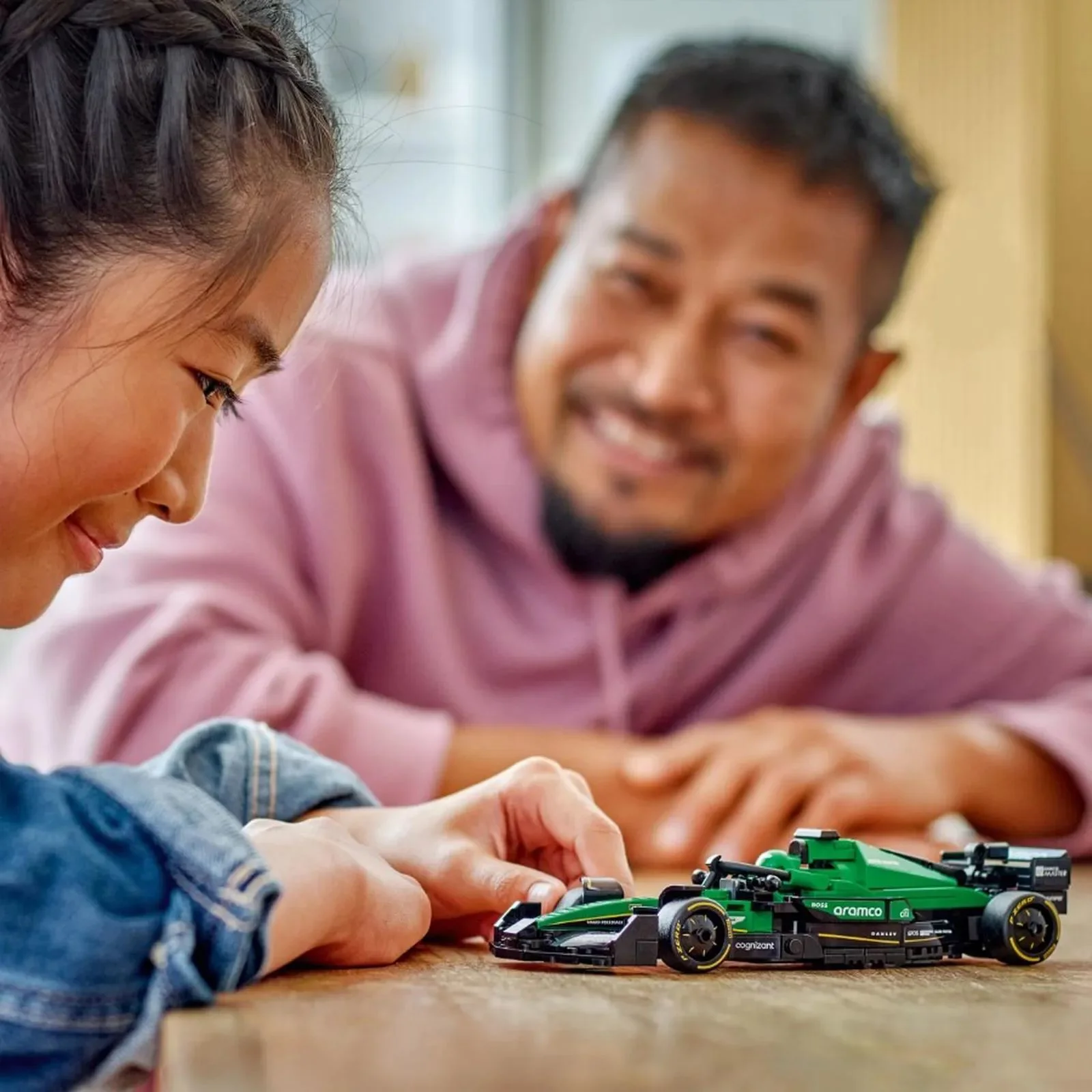 Конструктор LEGO Speed Champions Гоночный болид Aston Martin Aramco F1 AMR24, 269 эл. foto
