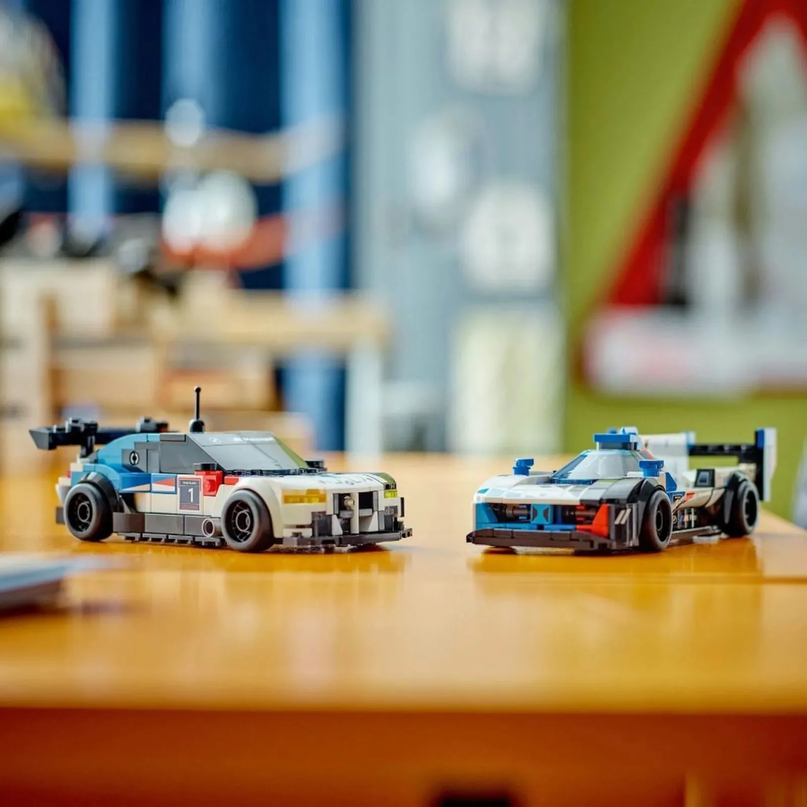 Конструктор LEGO Speed Champions Гоночные автомобили BMW M4 GT3 и BMW M Hybrid V8, 676 эл. foto