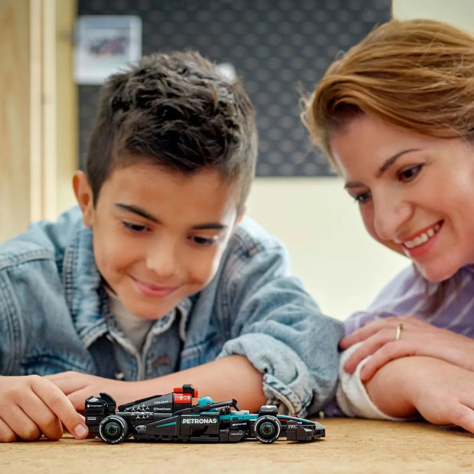 Конструктор LEGO Speed Champions Гоночный болид Mercedes-AMG F1 W15, 267 эл. foto