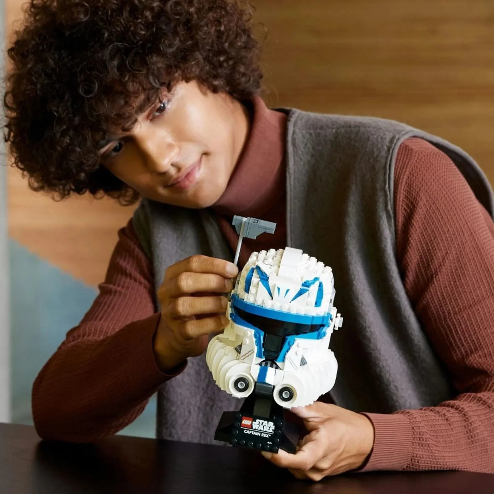 Конструктор LEGO Star Wars Шлем Капитана Рекса, 854 эл. foto