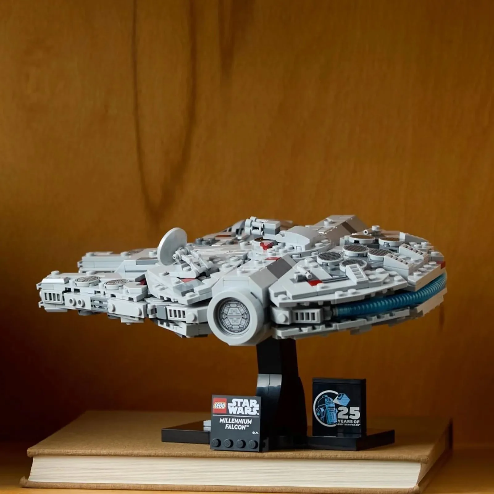 Конструктор LEGO Star Wars Тысячелетний сокол, 921 эл.