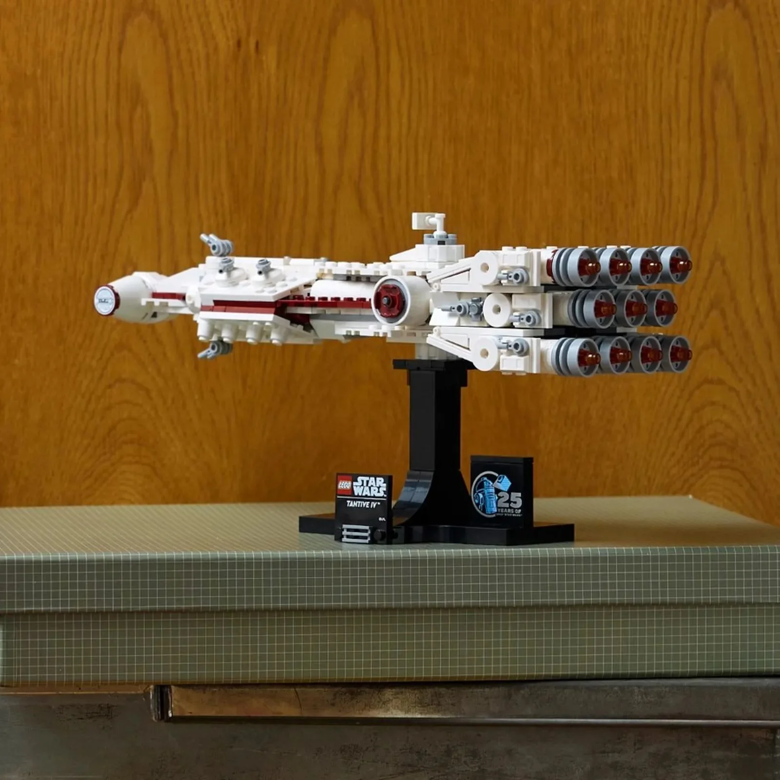 Конструктор LEGO Star Wars Корабль Тантиев IV, 654 эл. foto