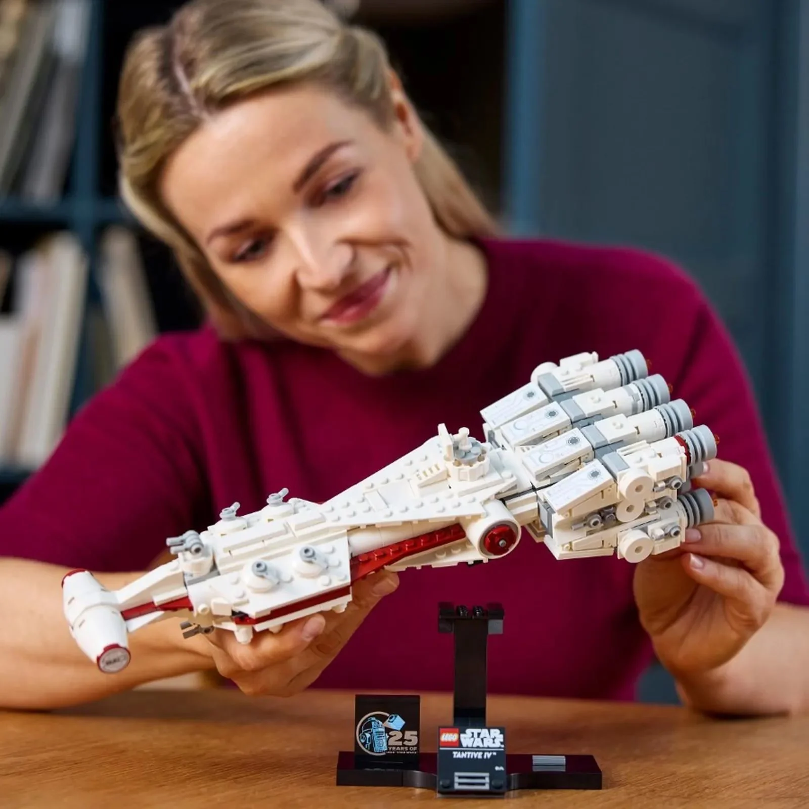Конструктор LEGO Star Wars Корабль Тантиев IV, 654 эл. foto