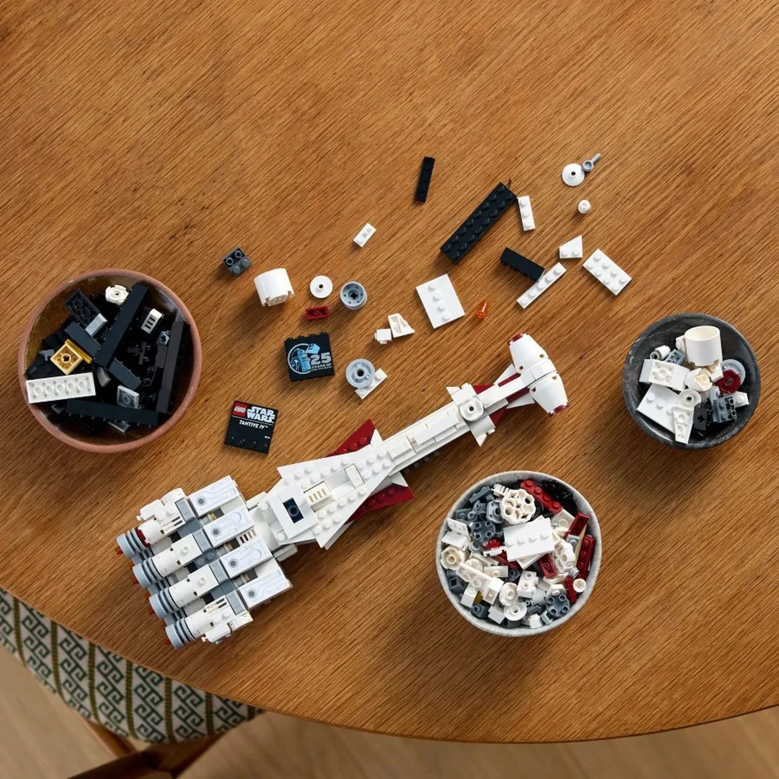 Конструктор LEGO Star Wars Корабль Тантиев IV, 654 эл. foto