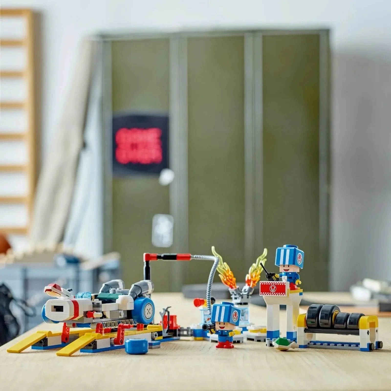 Set de constructie LEGO Super Mario Garajul lui Toad, 390 el. foto