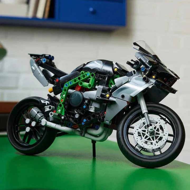 Set de constructie LEGO Technic Motocicleta Kawasaki Ninja H2R, 643 el.
