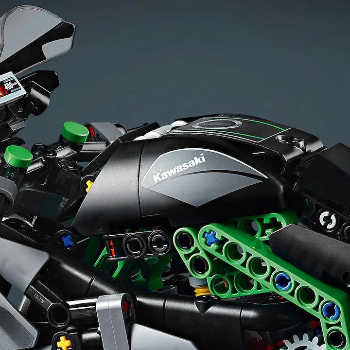Set de constructie LEGO Technic Motocicleta Kawasaki Ninja H2R, 643 el.
