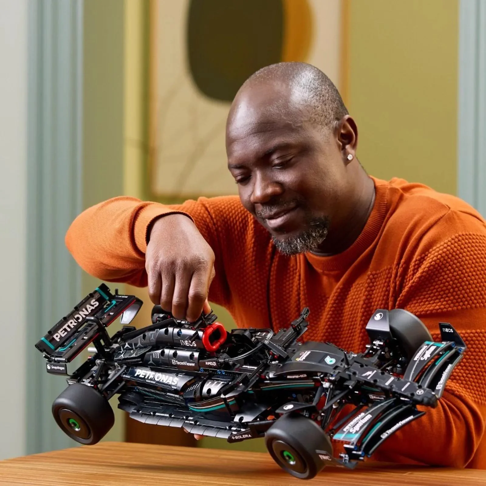 Set de constructie LEGO Technic Mercedes-AMG F1 W14 E Performance, 1642 el.