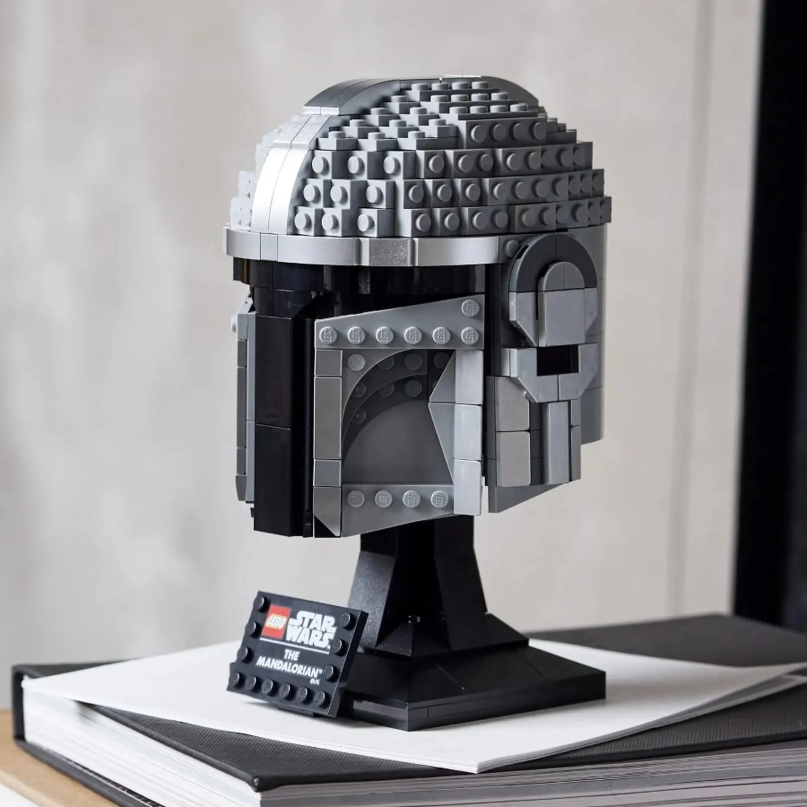 Set de constructie LEGO Star Wars Casca Mandalorian, 584 el. foto