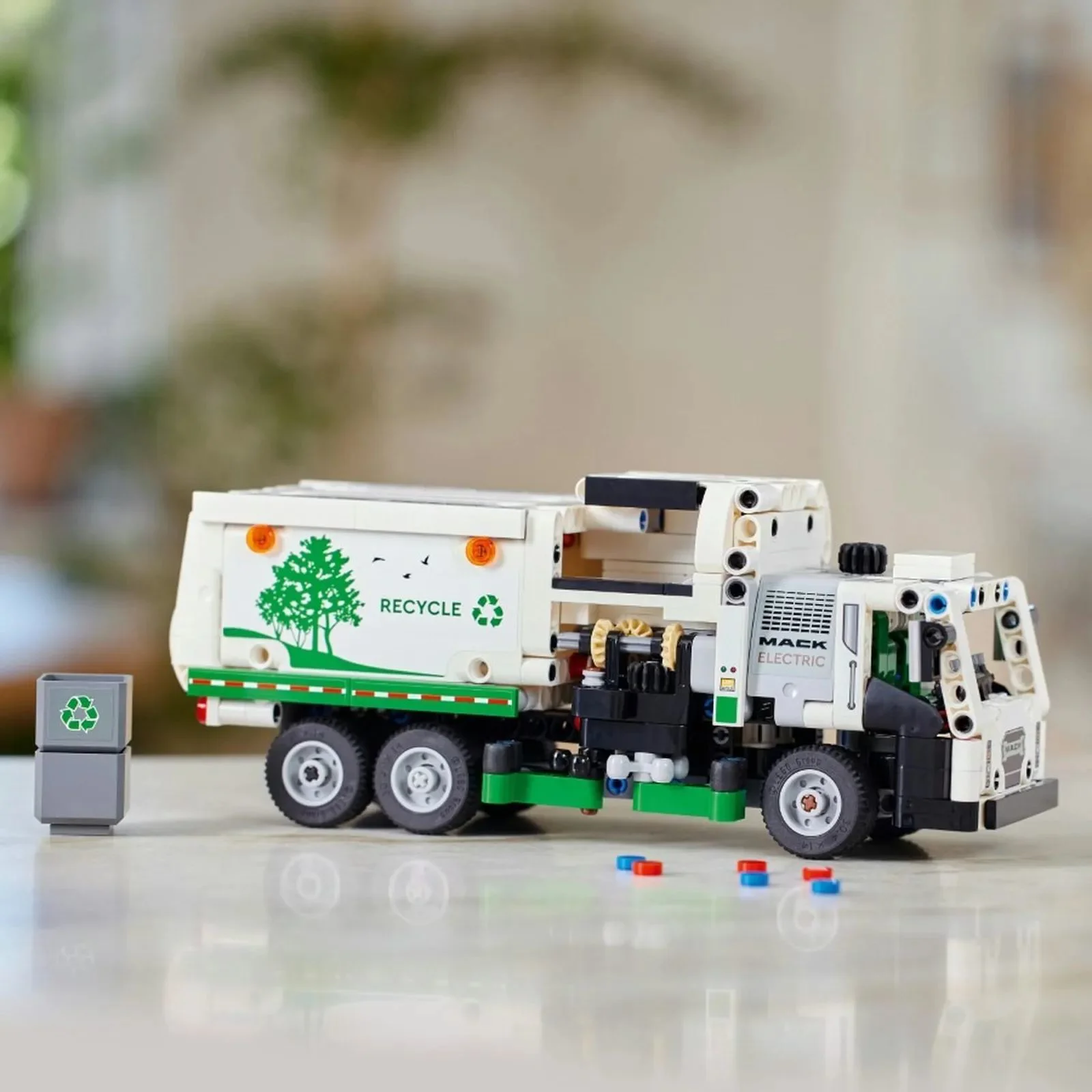Set de constructie LEGO Technic Autogunoiera Mack LR electric, 503 el. foto