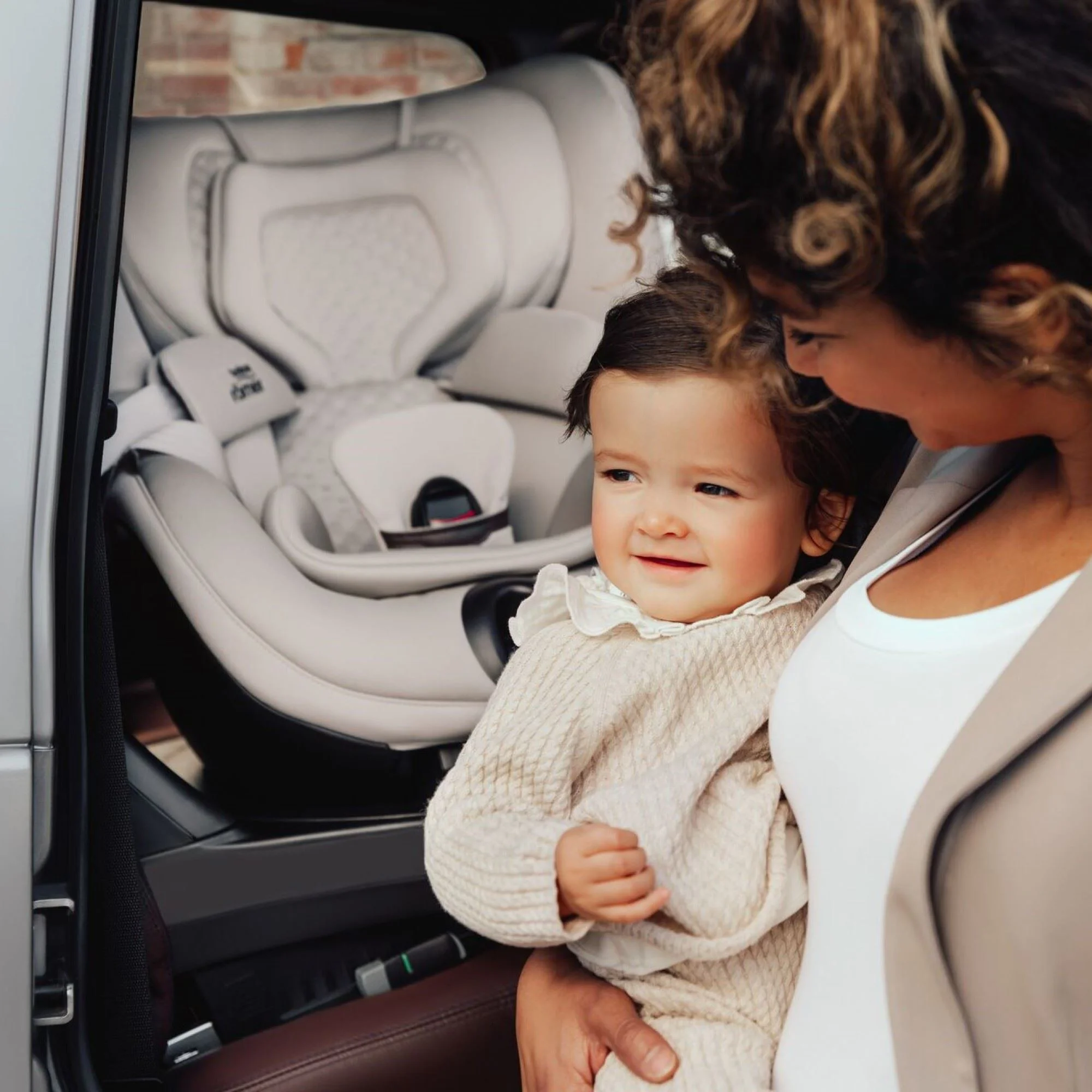 Автокресло Britax Römer Dualfix Pro M Soft Taupe с базой Vario 5Z foto